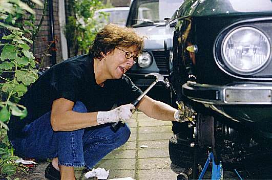 Locking the axle nut